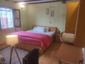 Postel nebo postele na pokoji v ubytování Forester North - Farm Stay in Kanatal