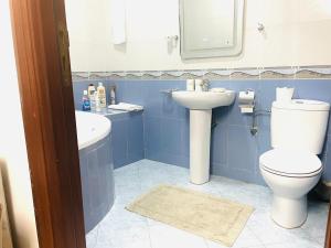 Un baño de Modern Central Apartment in Casablanca