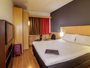 a hotel room with a bed and a television at ibis Petrolina in Petrolina