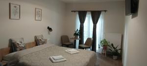 Ένα ή περισσότερα κρεβάτια σε δωμάτιο στο Pingvin Panzió +6 φωτογραφίες