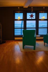 Χώρος καθιστικού στο Rooms in spaceious apartment with seaview in city center