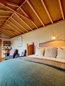 a bedroom with a large bed in a room at Quiet Skye Winter hideaway Moluag in Portree