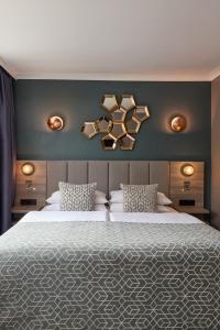 Postel nebo postele na pokoji v ubytování Hotel du Nord Alster - auf der Uhlenhorst - SELF CHECK-IN