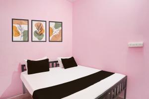 Ένα ή περισσότερα κρεβάτια σε δωμάτιο στο THE HOTEL PARADISE