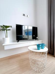 TV a/nebo společenská místnost v ubytování Comfort Duplex BTS Ratchayothin