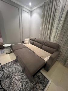 Gallery image of غرفة وصالة الجوري 1 ابواب ذكية in Dammam