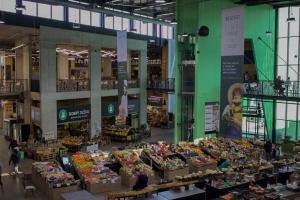 Σούπερ μάρκετ ή άλλα καταστήματα σε αυτό το διαμέρισμα ή εκεί κοντά