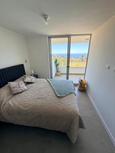 Ένα ή περισσότερα κρεβάτια σε δωμάτιο στο Acogedor Lindo Dpto Los Castaños, Algarrobo Norte, Piscinas Jacuzzi Gym, Wifi Home Office +22 φωτογραφίες