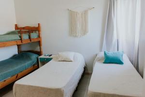 Ένα ή περισσότερα κρεβάτια σε δωμάτιο στο Huinca Che hostel