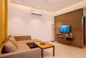 TV a/nebo společenská místnost v ubytování Greece Escape - New Heaven Gold - Villa In Surat