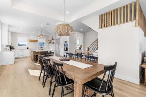 Η κουζίνα ή μικρή κουζίνα στο 211 Ostego - Island Time home +32 φωτογραφίες