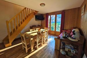 Posezení v ubytování Chalet MÖKI accès piscine sauna