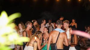 Majutusasutuse Mad Monkey Kampot külastajad +18 fotot