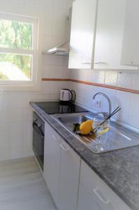 Kuchyň nebo kuchyňský kout v ubytování Bungalow + 28 fotografií