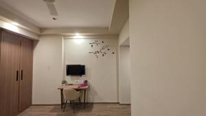 a room with a table and birds on the wall at Restful Retreat in Greater Noida