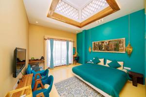 Μια τηλεόραση ή/και κέντρο ψυχαγωγίας στο The Swahili Plaza