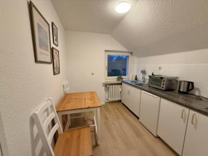 Kuchyň nebo kuchyňský kout v ubytování Gemütliche Wohnung