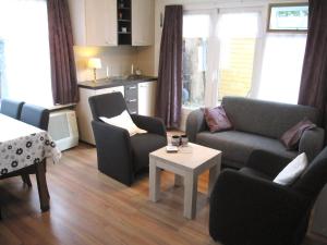 Posezení v ubytování Hello Zeeland - Ooststraat 4