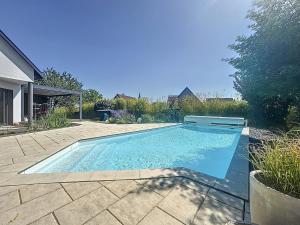 Bazén v ubytování Vogelgarten - Villa 10 couchages entre vignes et chants d'oiseaux nebo v jeho okolí