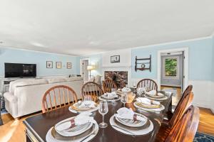 Et tv og/eller underholdning på Game Room Walk to Two Landings