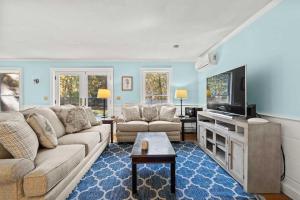 Et tv og/eller underholdning på Game Room Walk to Two Landings