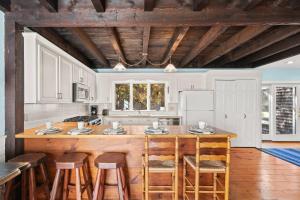 Køkken eller tekøkken på Game Room Walk to Two Landings + 35 billeder