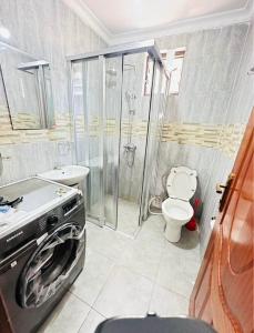 Ένα μπάνιο στο Jambo inn Apartment