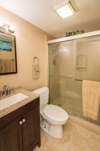 Fotografie z fotogalerie ubytování Lakefront Condo with Indoor and Outdoor Pools! v destinaci Four Seasons