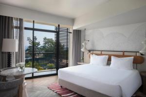 Ένα ή περισσότερα κρεβάτια σε δωμάτιο στο Mövenpick Kigali +16 φωτογραφίες