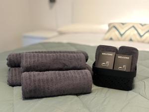 a pile of towels sitting on top of a bed at Casina al Lago in Lavena Ponte Tresa