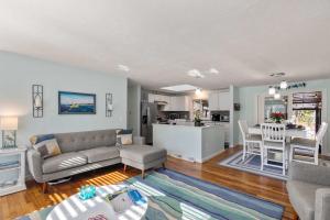 Kuchyň nebo kuchyňský kout v ubytování Hot Tub Sauna Ping Pong Table Treehouse and Fire Pit