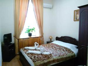 A bed or beds in a room at Hotel Latif Samarkand