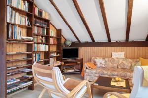 a living room with book shelves filled with books at Haus Palais in Münstertal