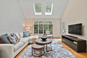 Et tv og/eller underholdning på Near Corporation Beach Game Room