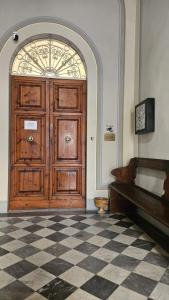 Μια τηλεόραση ή/και κέντρο ψυχαγωγίας στο Tower Rooms