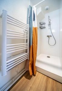 a bathroom with a shower and a sink at Boucicaut Yellow Studio in Chalon-sur-Saône