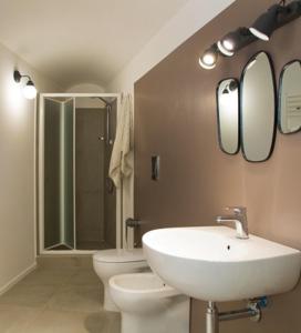 Ένα μπάνιο στο Decumano 23 +18 φωτογραφίες