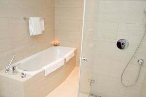 Bilik mandi di Hotel Hesselet