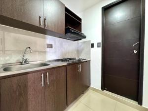 Kuchyň nebo kuchyňský kout v ubytování Praga Room Unicentro + 64 fotografií