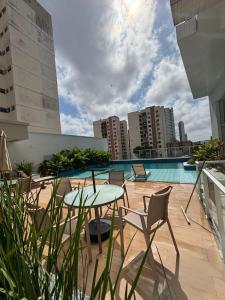 a patio with a table and chairs on a building at AP Premium Lazer Completo Academia Rooftop Coworking e Estacionamento in Belém
