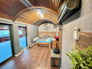 TV a/nebo společenská místnost v ubytování ESZLA 1 Apartman Free large secure parking