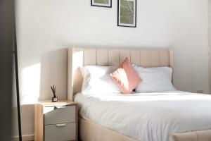 Voodi või voodid majutusasutuse Durham WorkNest toas