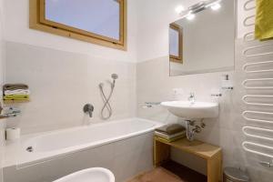 Ένα μπάνιο στο Schloss Gravetsch +71 φωτογραφίες