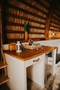 Fotografie z fotogalerie ubytování OYA New Earth Private Jungle Cabin with Individual Campfire v destinaci Jamao al Norte