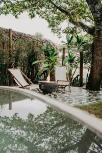 Bazén v ubytování OYA New Earth Private Jungle Cabin with Individual Campfire nebo v jeho okolí