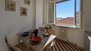 Φωτογραφία από το άλμπουμ του Ari'stay - Panoramic in Piazza Alfieri - 2BR - AC στο Άστι