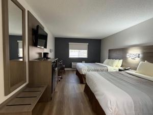 Postel nebo postele na pokoji v ubytování Quality Inn Neosho