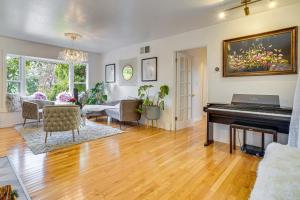 Photo de la galerie de l'établissement Work and Relax! Updated Walnut Creek Home with Office, à Walnut Creek