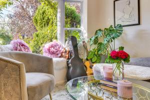 Photo de la galerie de l'établissement Work and Relax! Updated Walnut Creek Home with Office, à Walnut Creek 23 autres photos