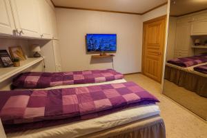 Ένα ή περισσότερα κρεβάτια σε δωμάτιο στο Rooms in spaceious apartment with seaview in city center